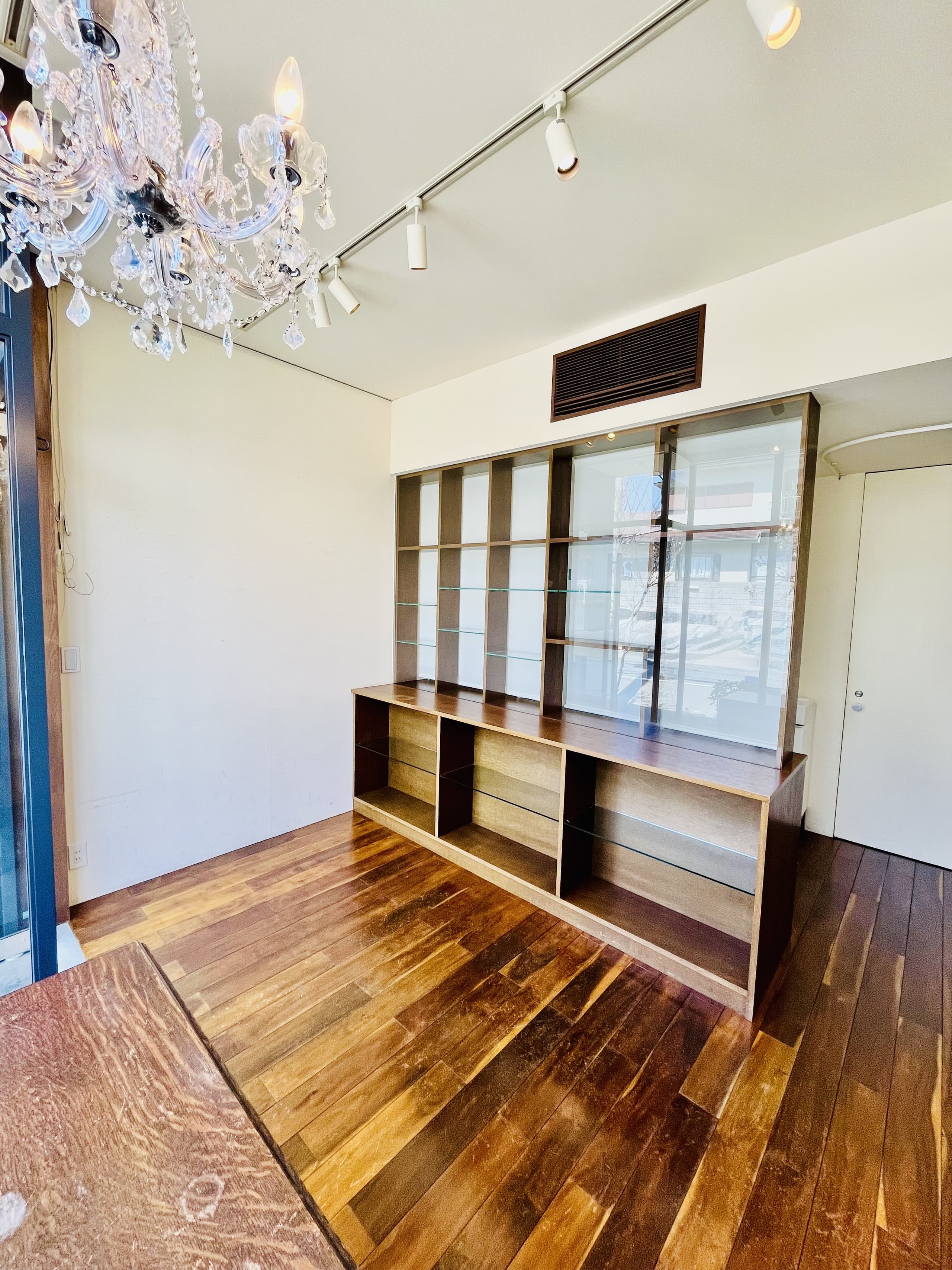 レンタルスペース　ギャラリー　ラ・キキ　備付棚